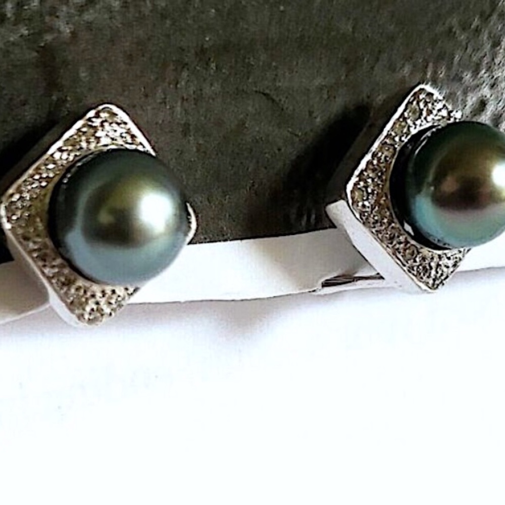 14kt 0.54ct Diamonds Natural Black Pearls South Sea